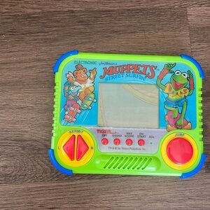 Jim Henson’s Muppets Street Electronic Surfin LCD game